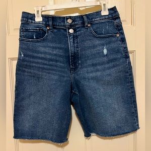 Express Women’s Super High Rise 90’s Bermuda Denim Shorts in a size 10